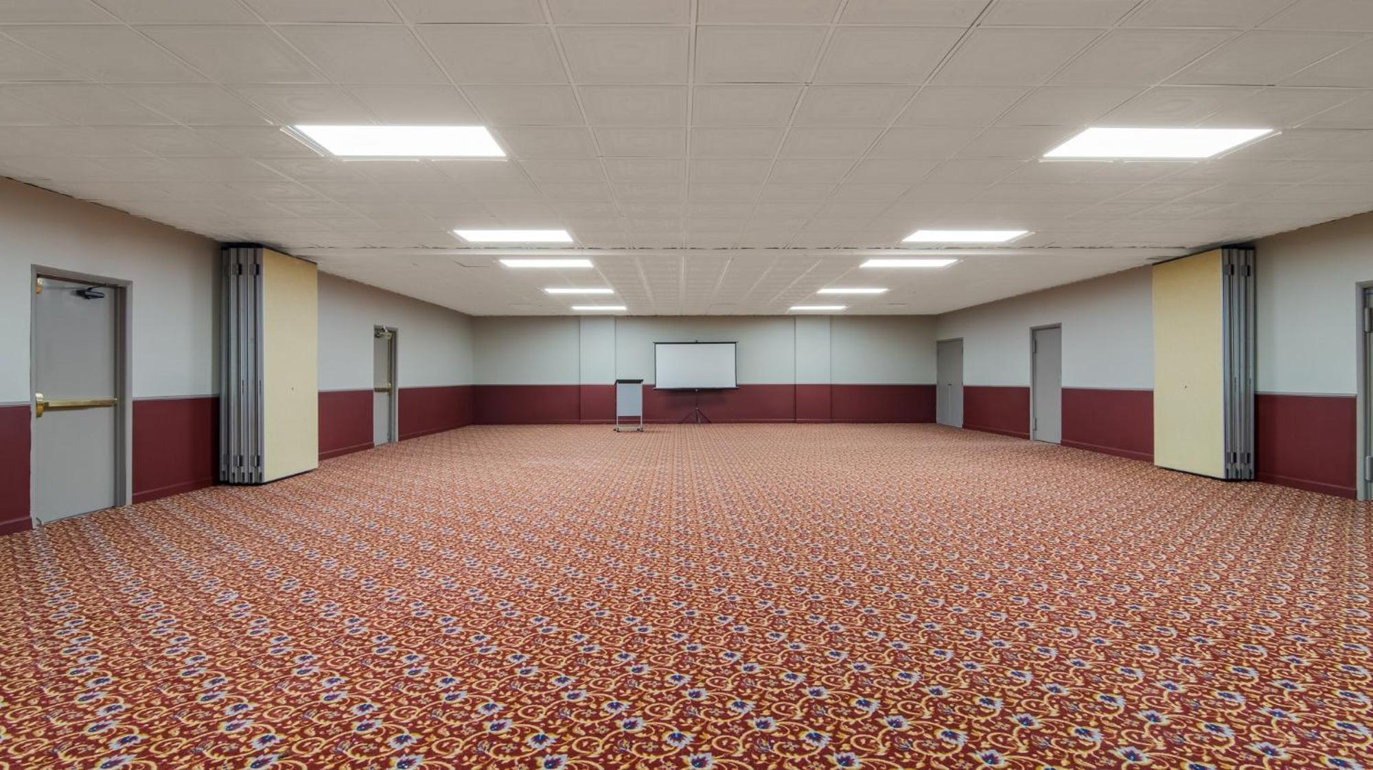 Hometowne Studios By Red Roof And Conference Center Chicago - N Aurora Naperville North Aurora Exterior photo